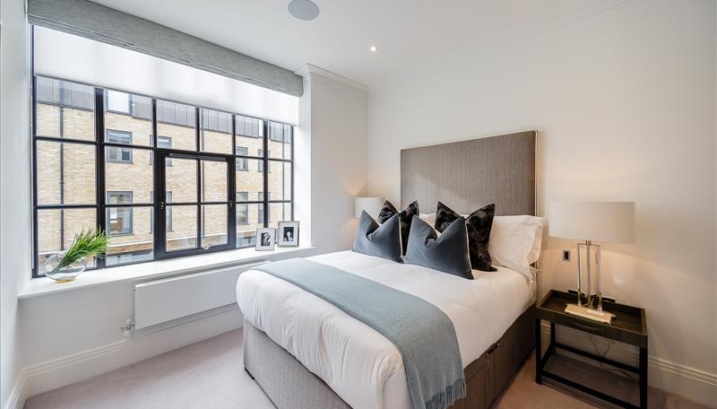2 bed property in Rainville Road, London